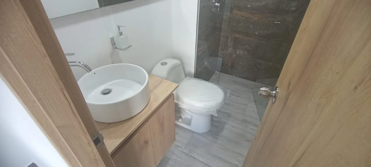 se arrienda apartamento en sector madera