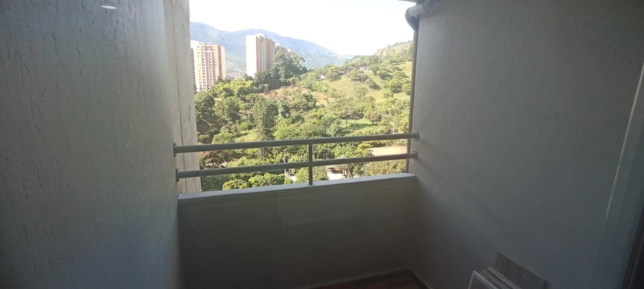 se arrienda apartamento en sector madera