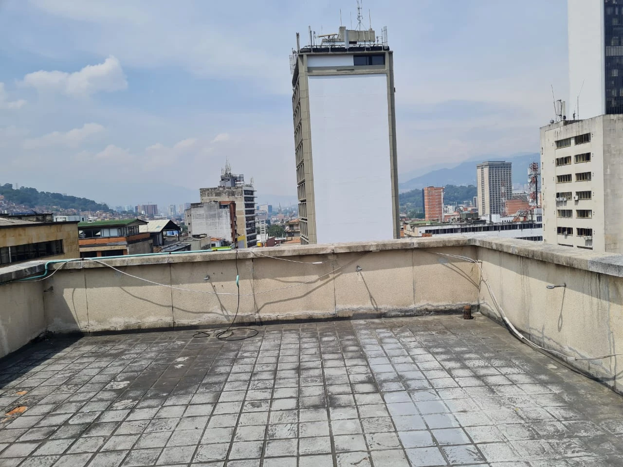 OFICINA EDIFICIO FABRICATO