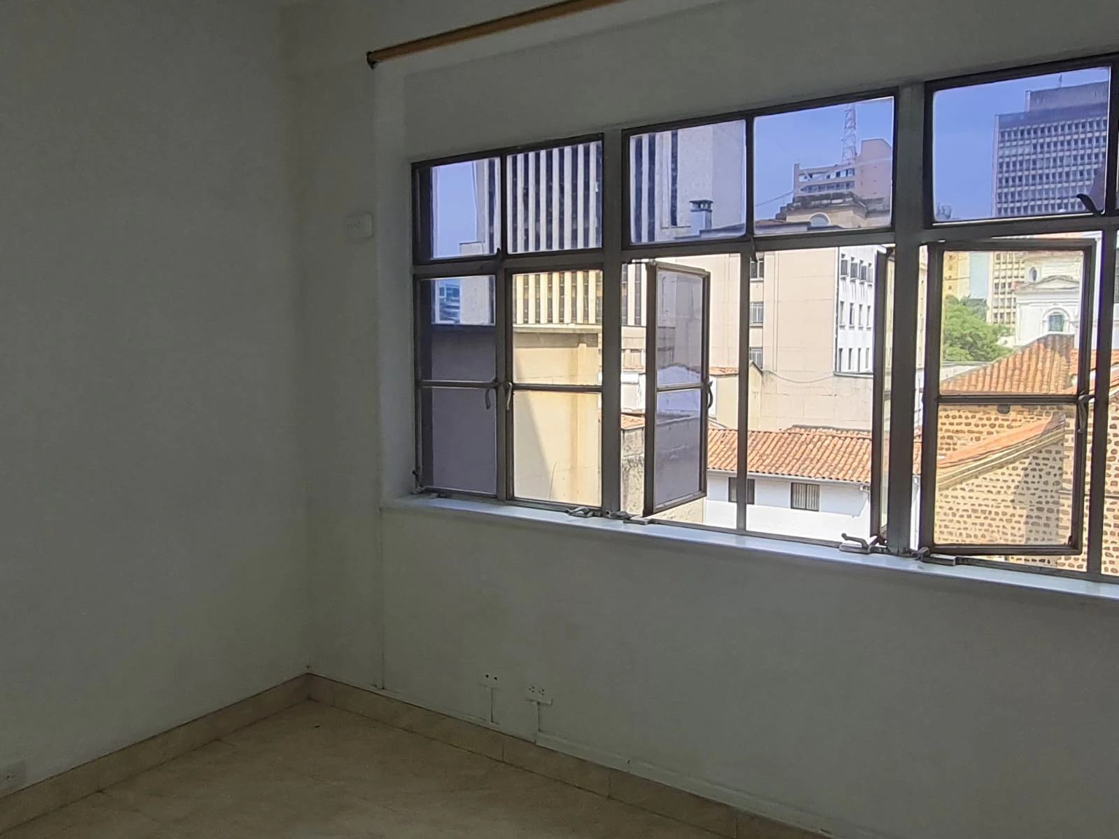 OFICINA EDIFICIO FABRICATO