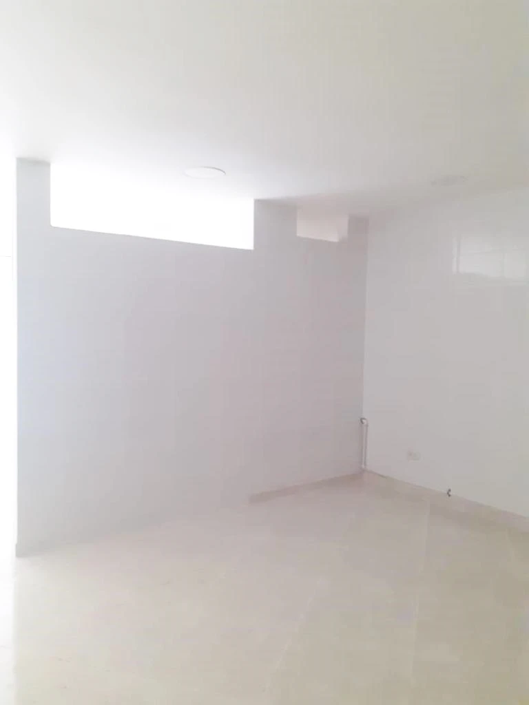LOCAL COMERCIAL LOMA DE LOS BERNAL