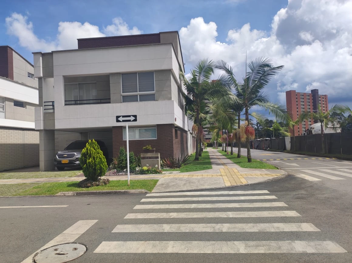 Casa en Lotus para venta 