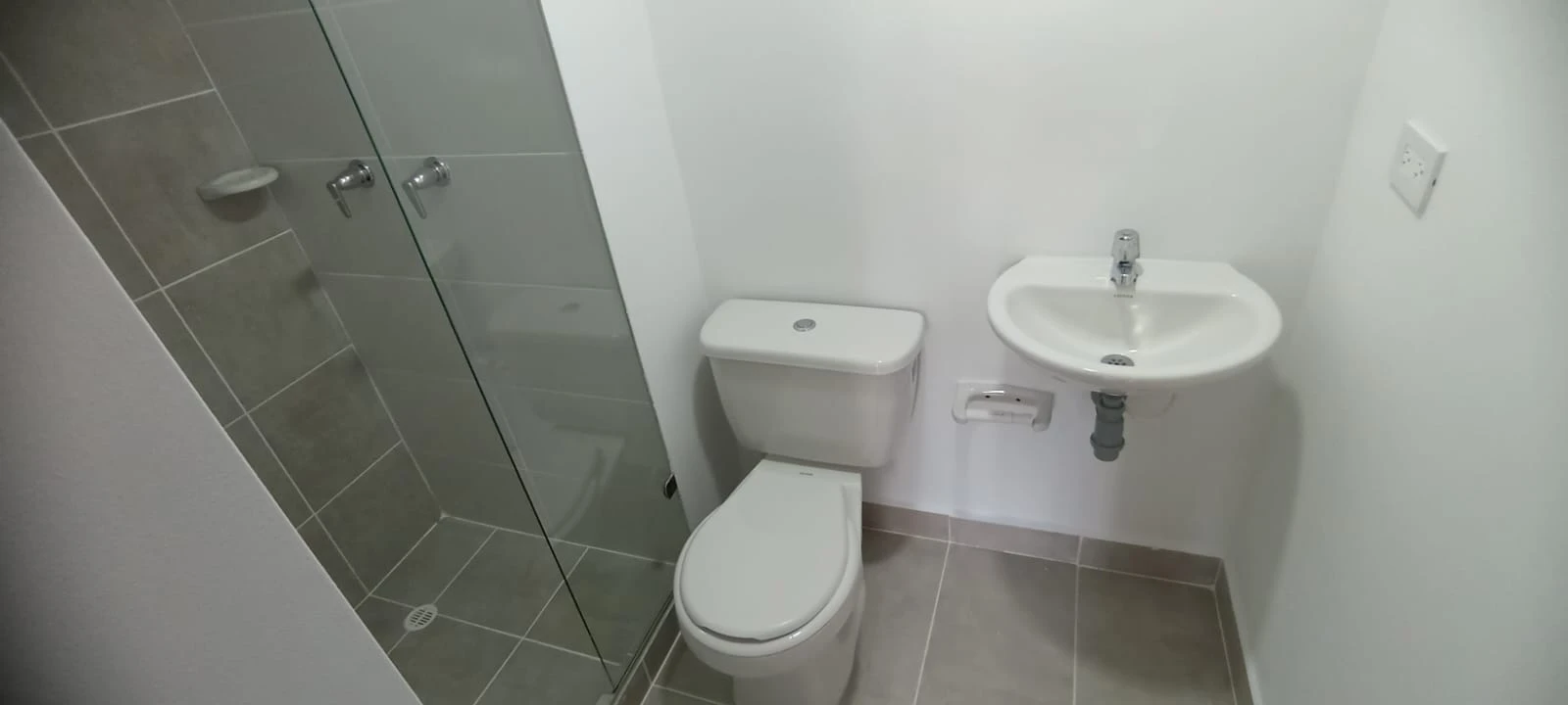se arrienda apartamento en colinas de bucaros