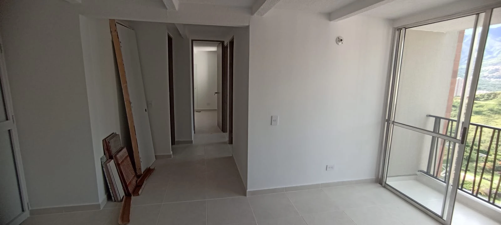 se arrienda apartamento en colinas de bucaros
