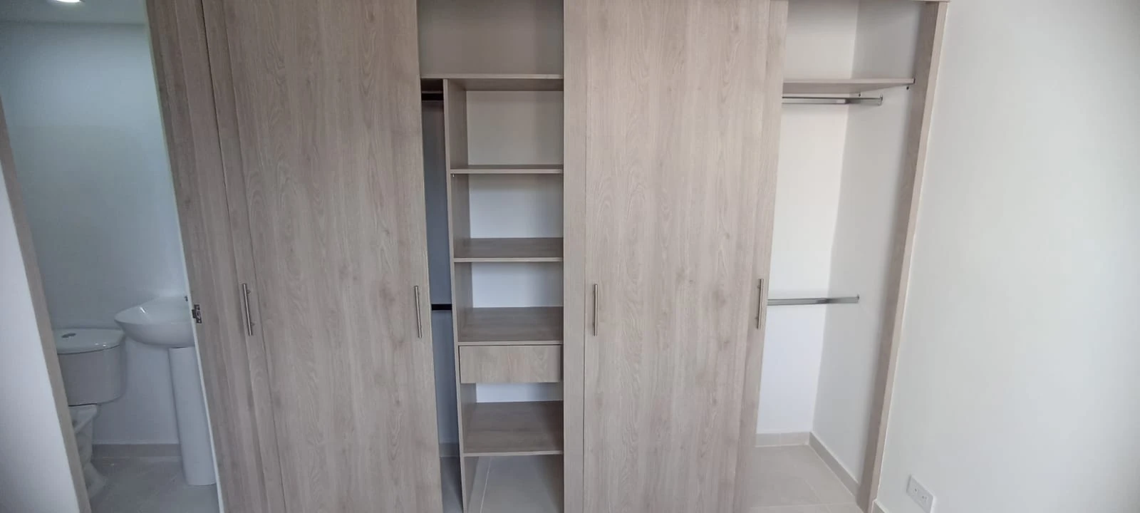 se arrienda apartamento en colinas de bucaros