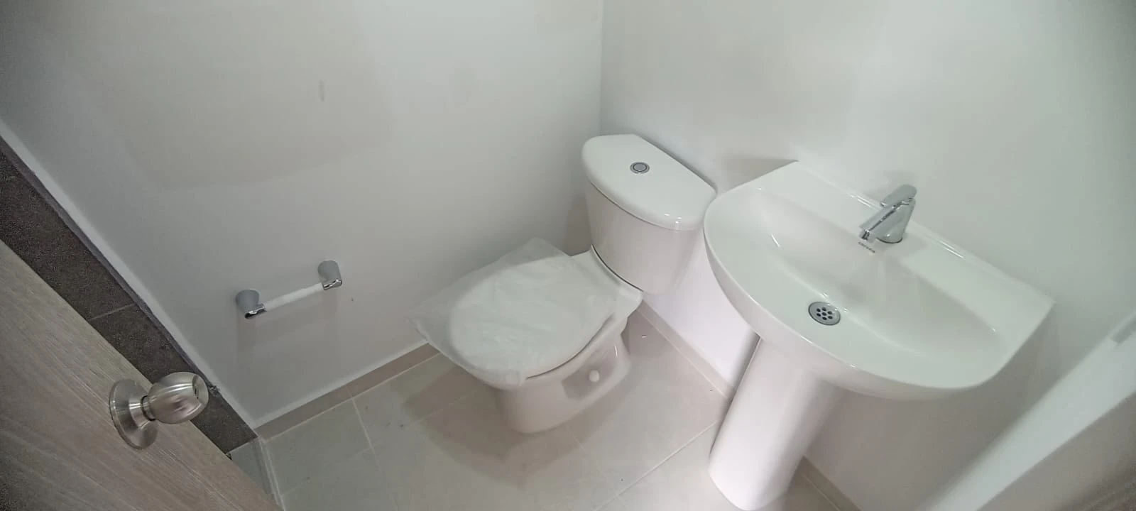 se arrienda apartamento en colinas de bucaros