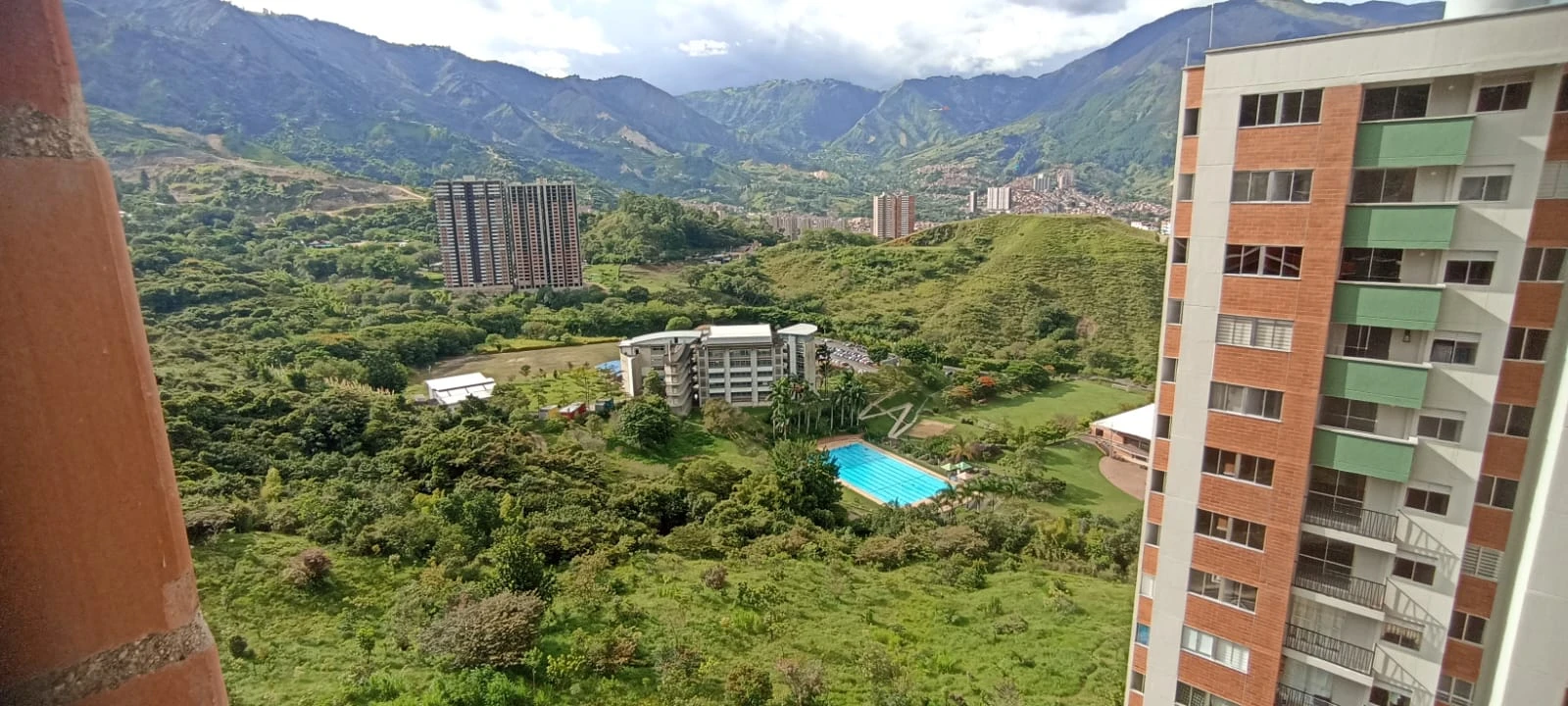 se arrienda apartamento en colinas de bucaros