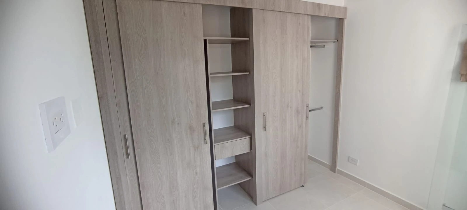 se arrienda apartamento en colinas de bucaros