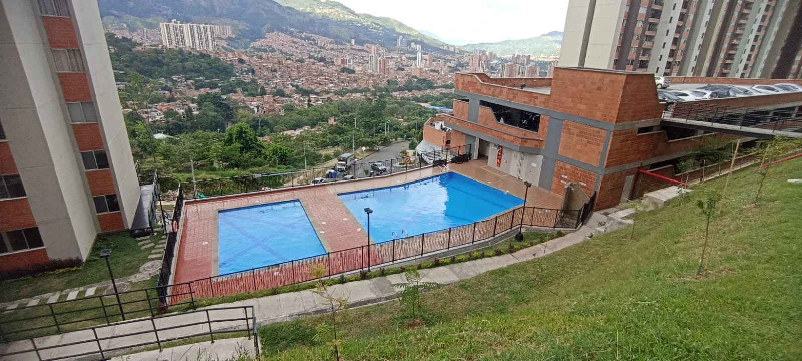 se arrienda apartamento en colinas de bucaros