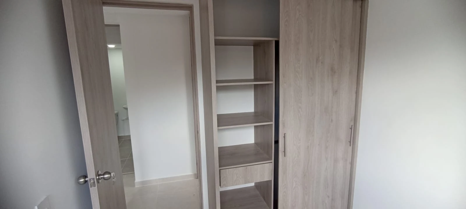 se arrienda apartamento en colinas de bucaros