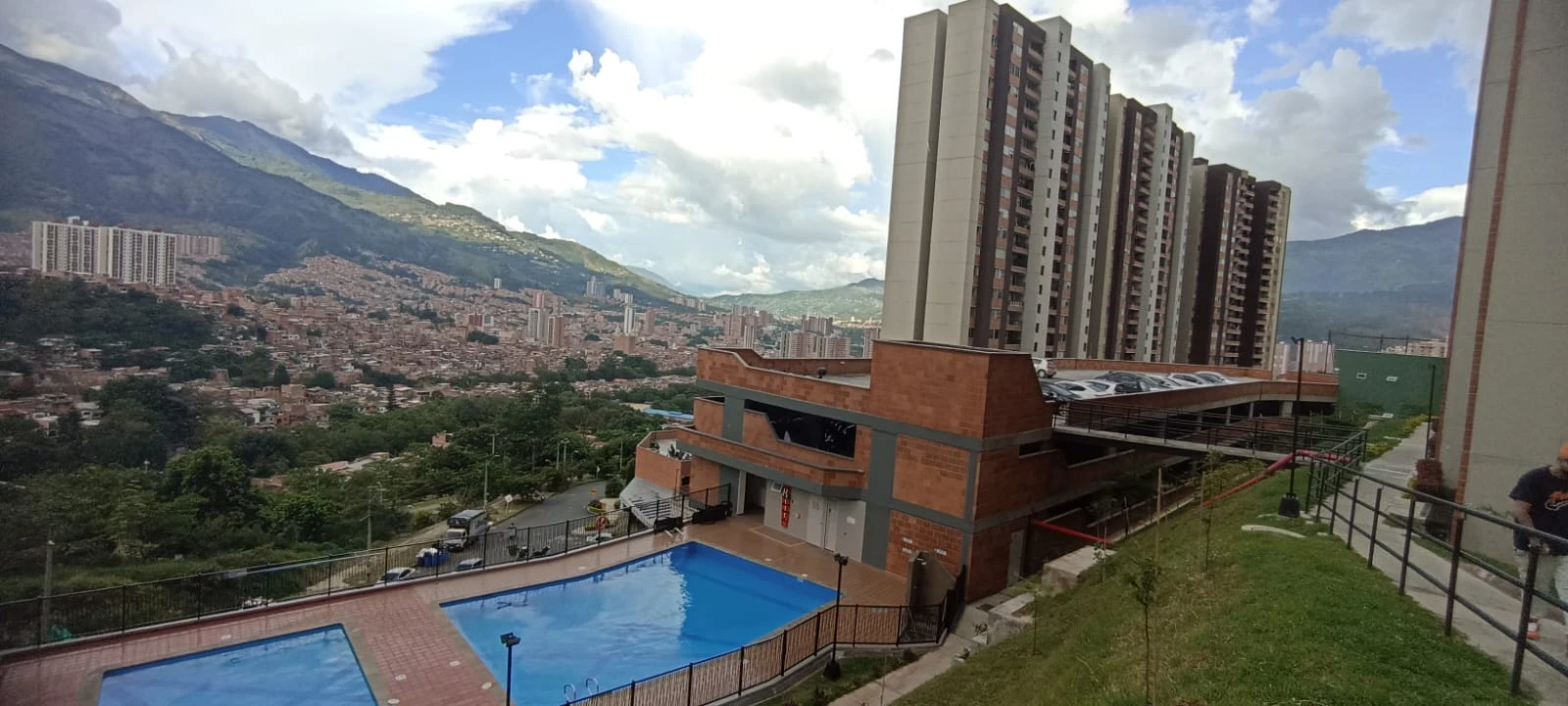se arrienda apartamento en colinas de bucaros