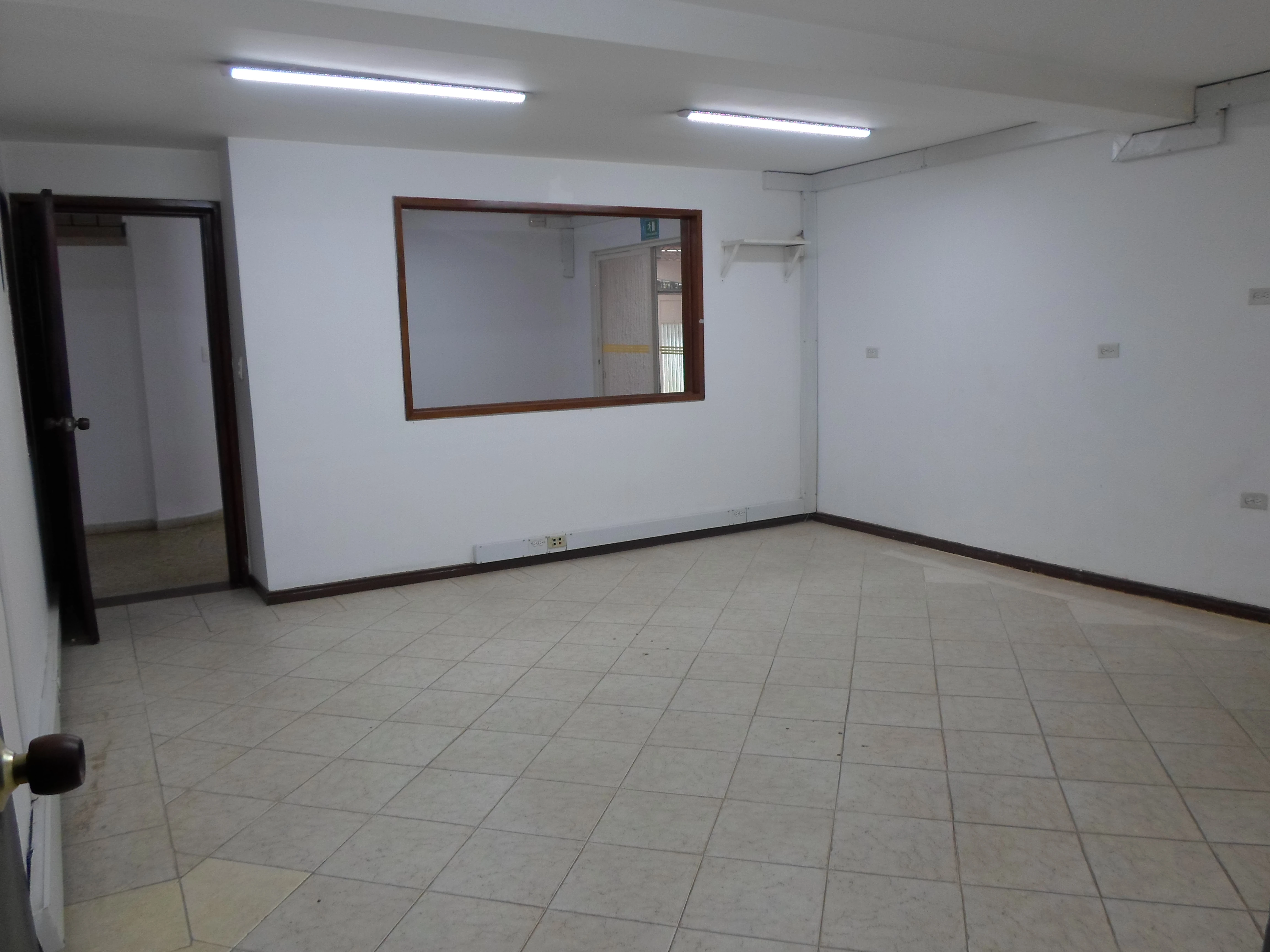 Oficina en arriendo sector Patio Bonito