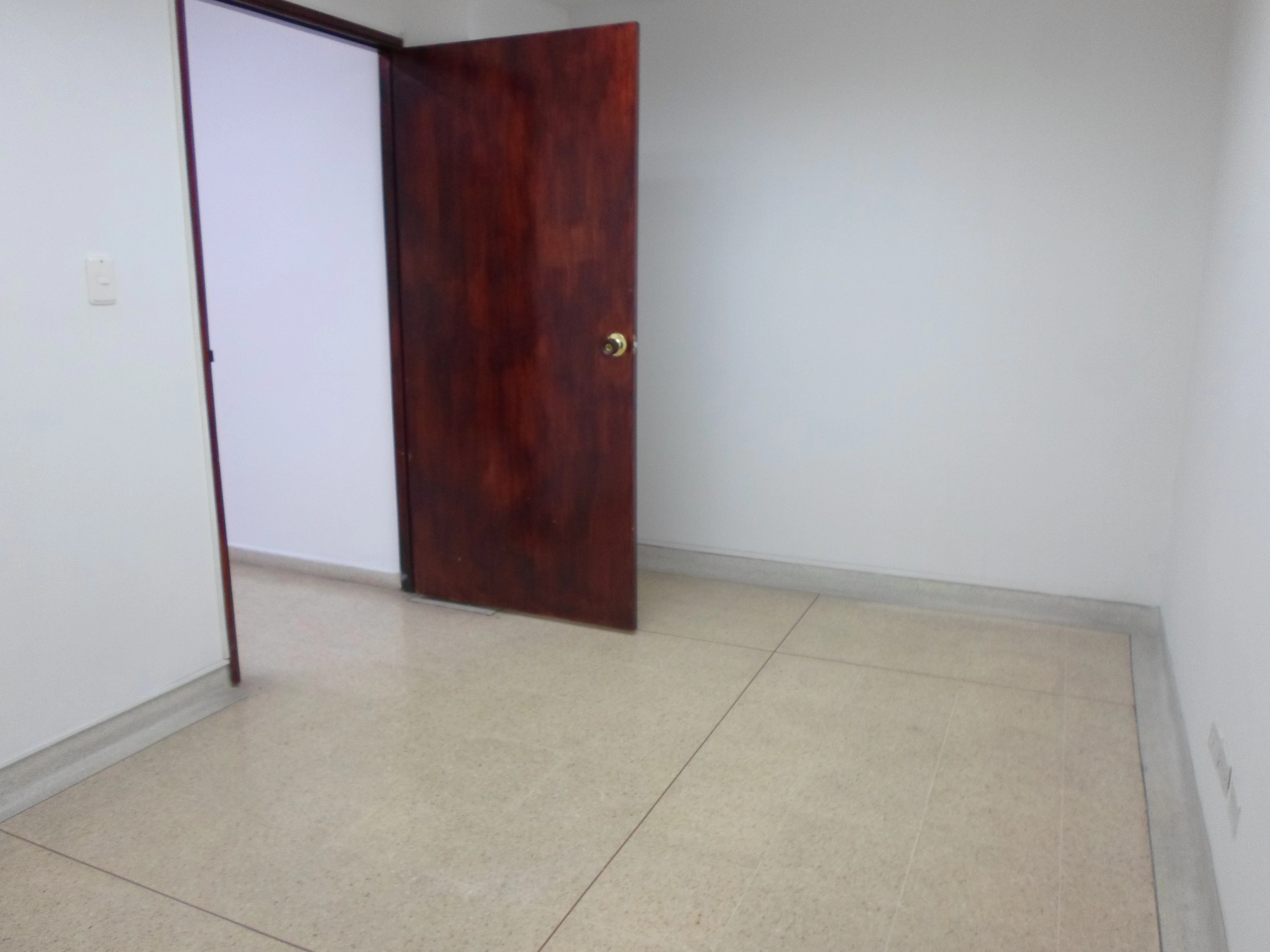 Oficina en arriendo sector Patio Bonito