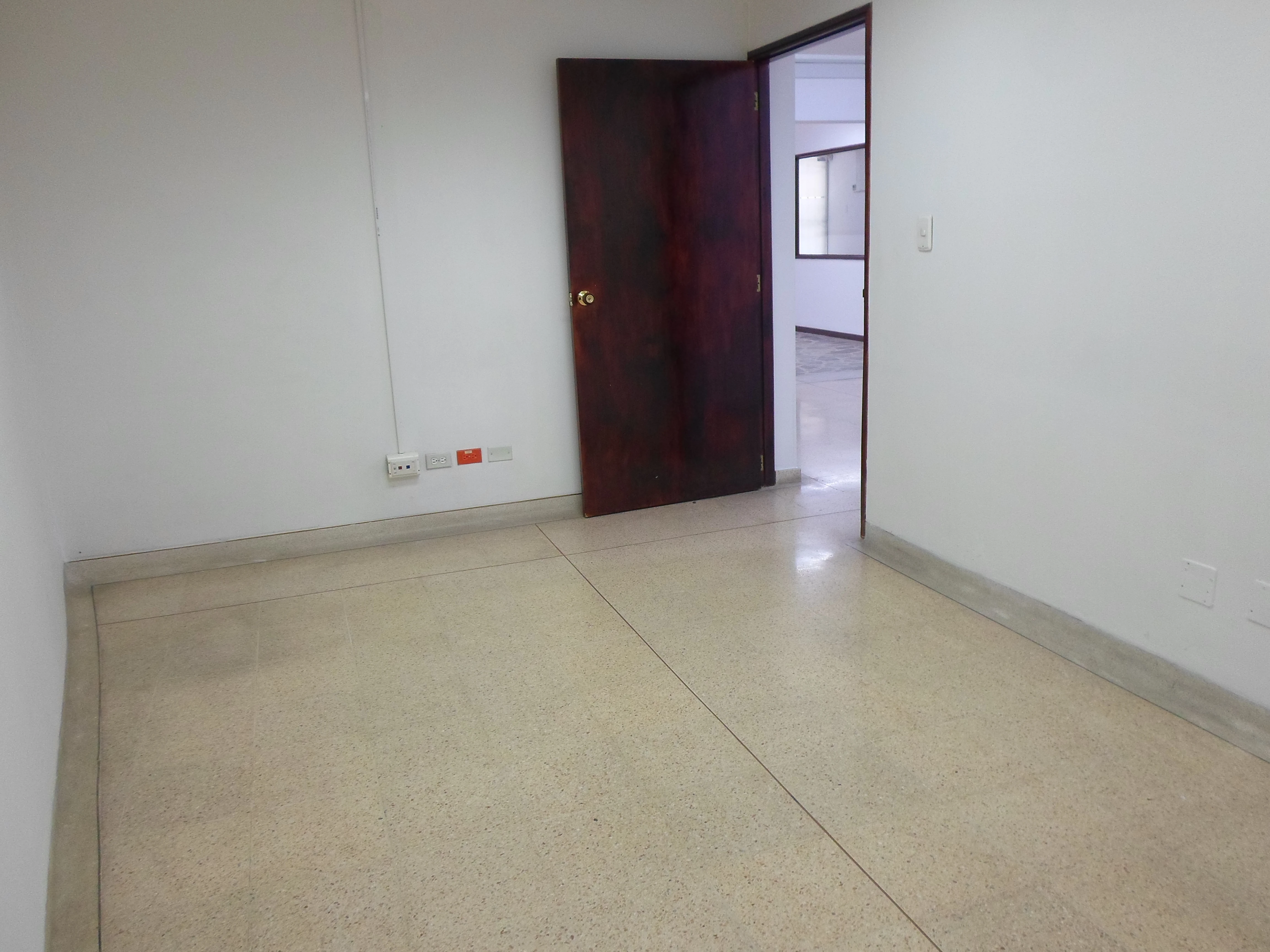 Oficina en arriendo sector Patio Bonito