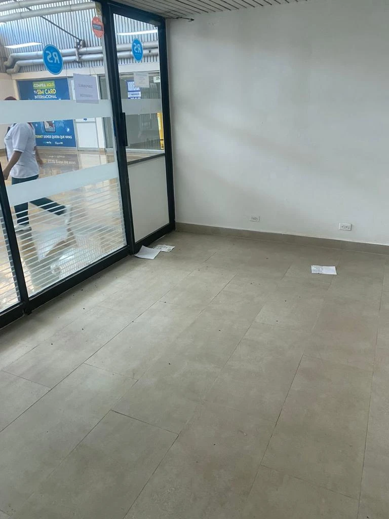 Local en arriendo Almacentro