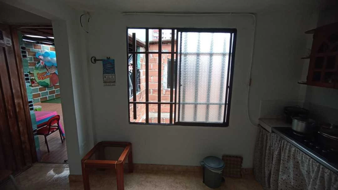 Se vende casa 3 piso diagonal 55 saliendo de puerta del norte