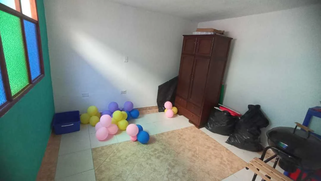 Se vende casa 3 piso diagonal 55 saliendo de puerta del norte