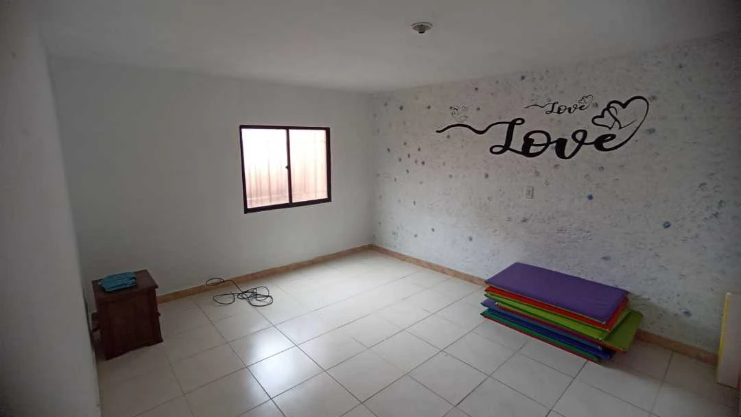 Se vende casa 3 piso diagonal 55 saliendo de puerta del norte