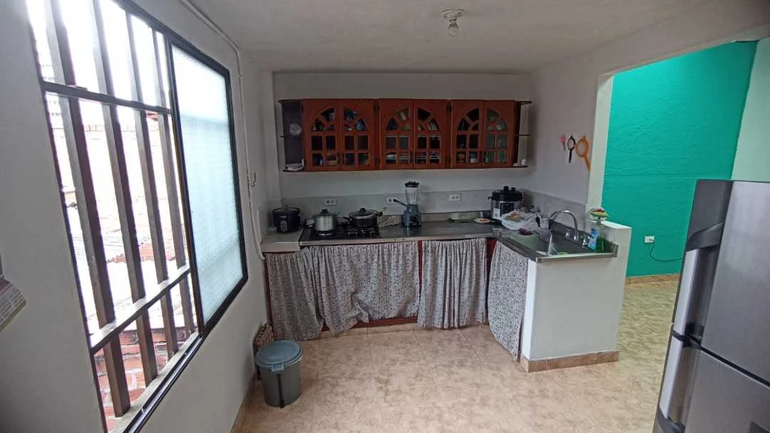 Se vende casa 3 piso diagonal 55 saliendo de puerta del norte