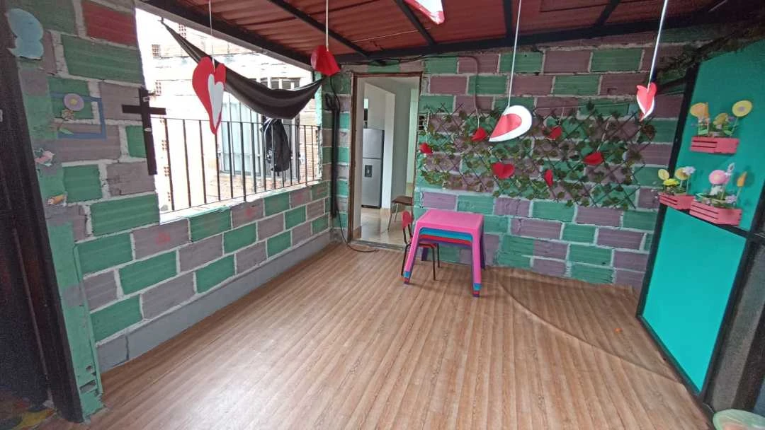 Se vende casa 3 piso diagonal 55 saliendo de puerta del norte