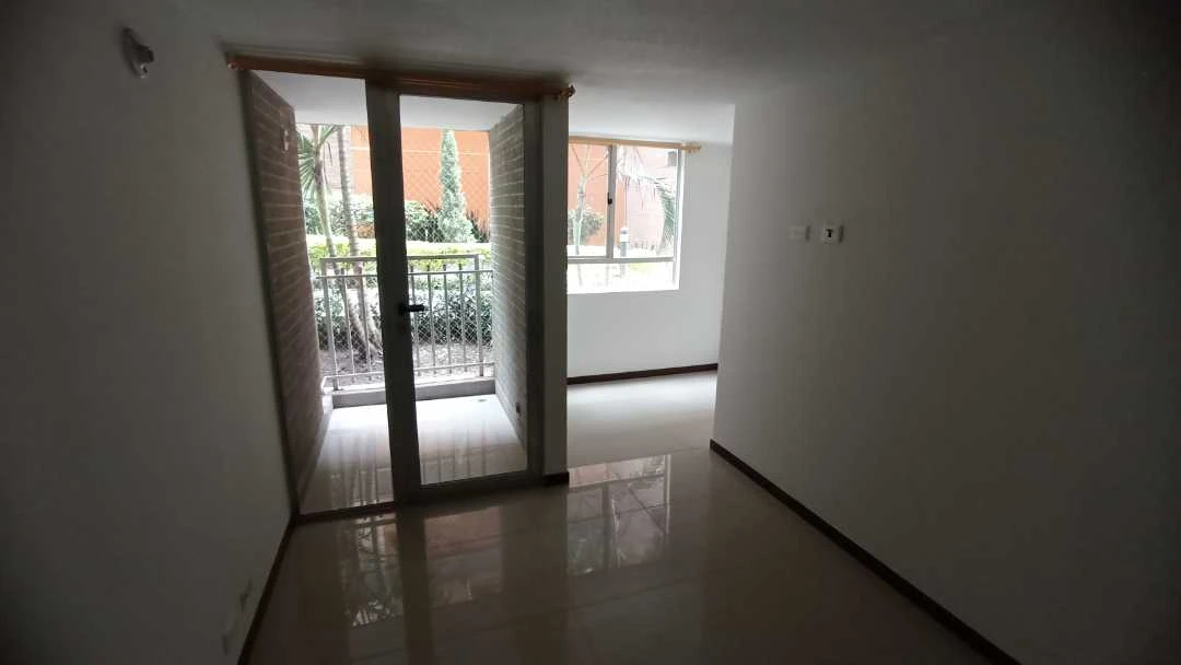 Se arrienda apartamento cerca ala estacion madera