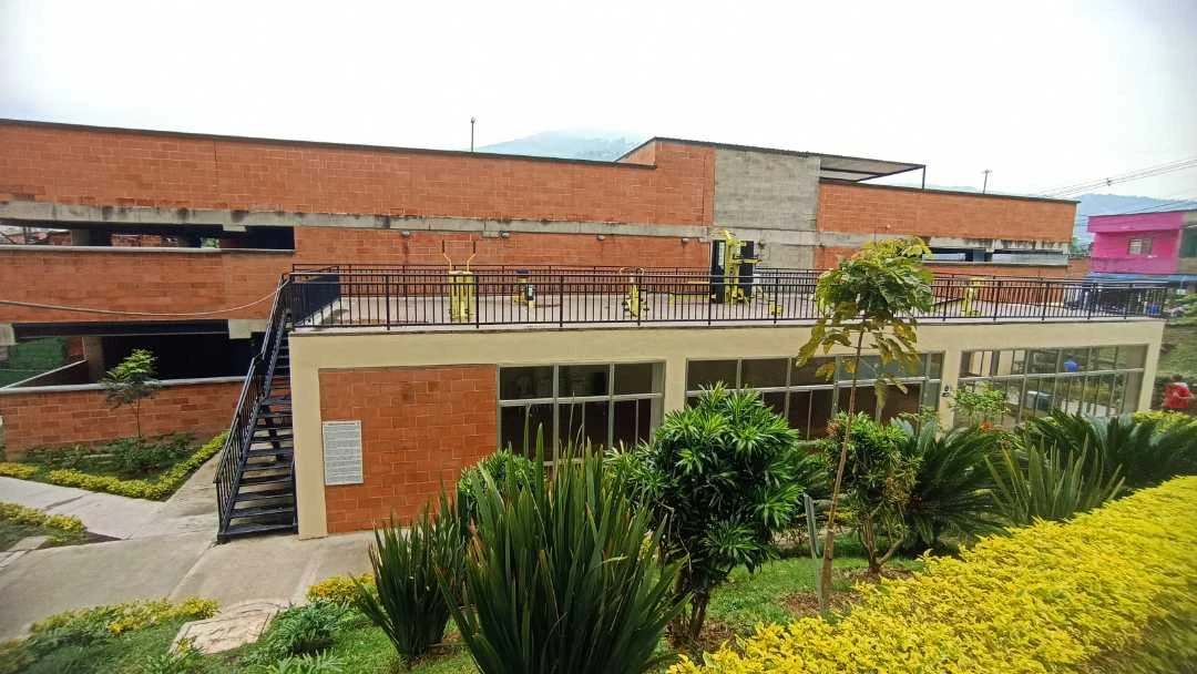 Se vende apto en la unidad arboleda del campo