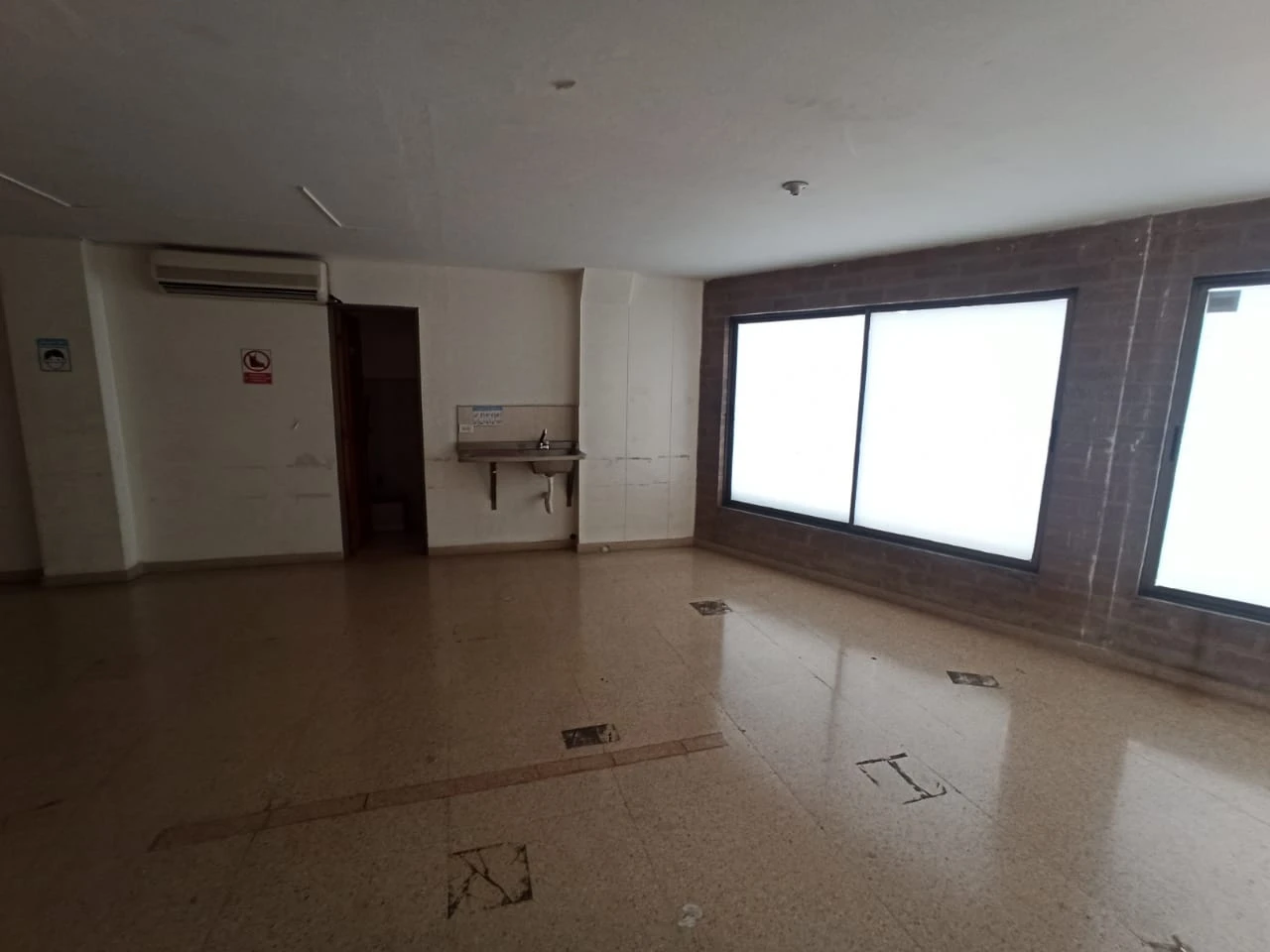 local en  arriendo sector san diego.