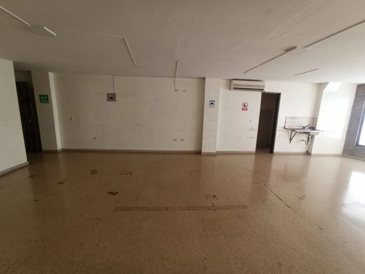 local en  arriendo sector san diego.