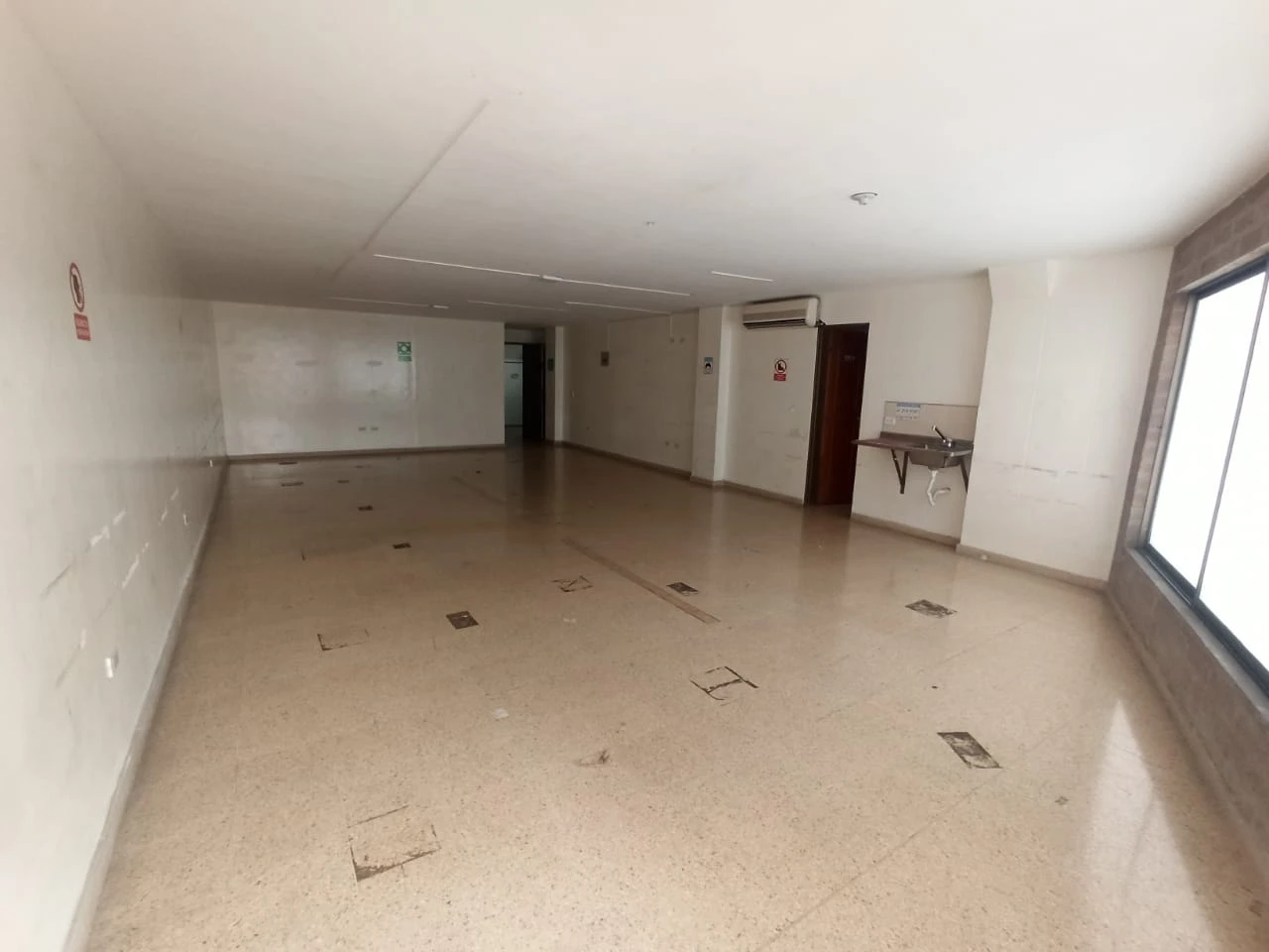 local en  arriendo sector san diego.