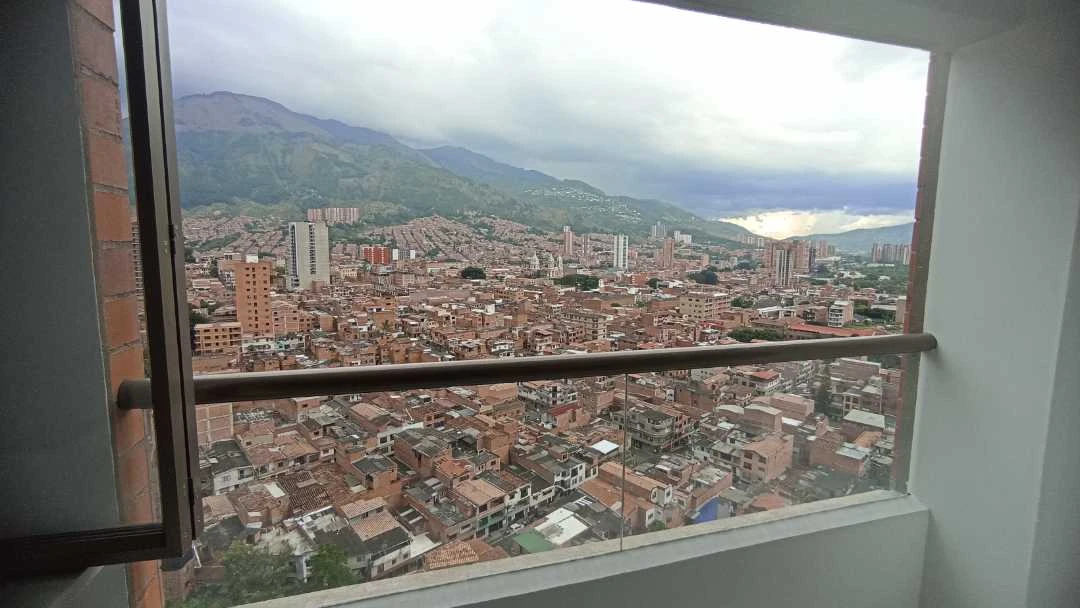 Se arrienda apto en sector al centro comercial  fabricato