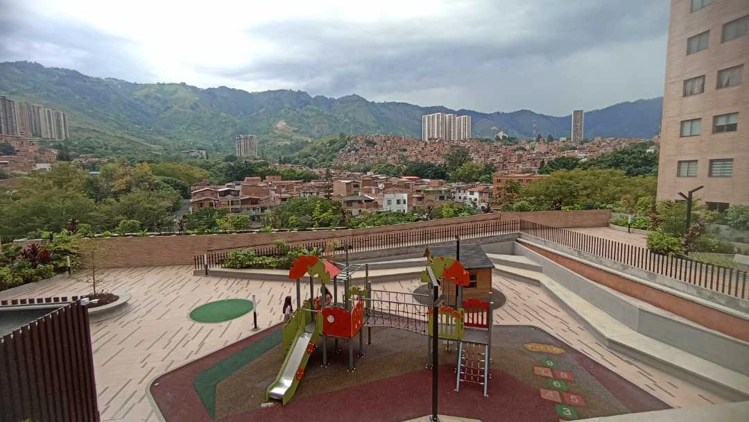 Se arrienda apto en sector al centro comercial  fabricato