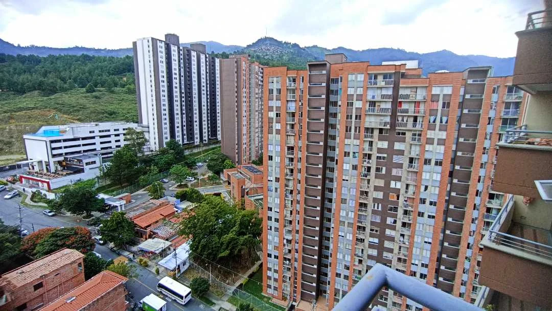 Se arrienda apartamento en sector amazonia