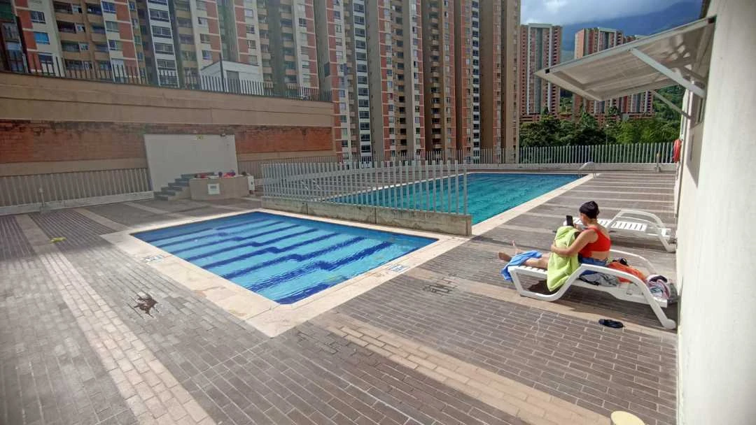 Se vende apartamento en torre Navarra cerca a niquia
