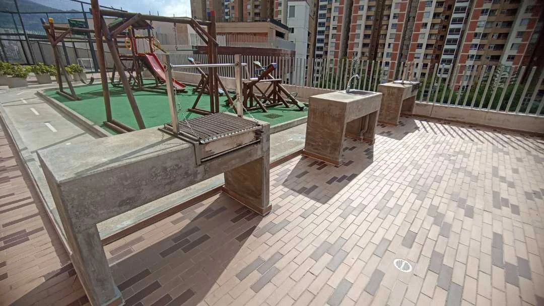Se vende apartamento en torre Navarra cerca a niquia