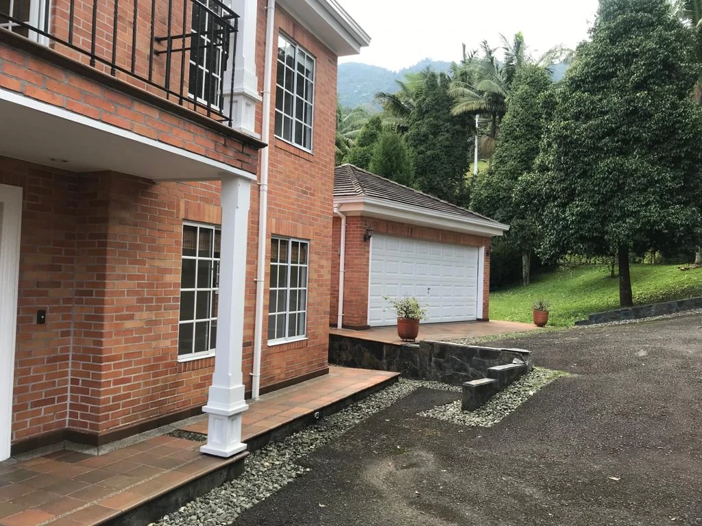 Casa Campestre en Arriendo Loma del Chocho Envigado