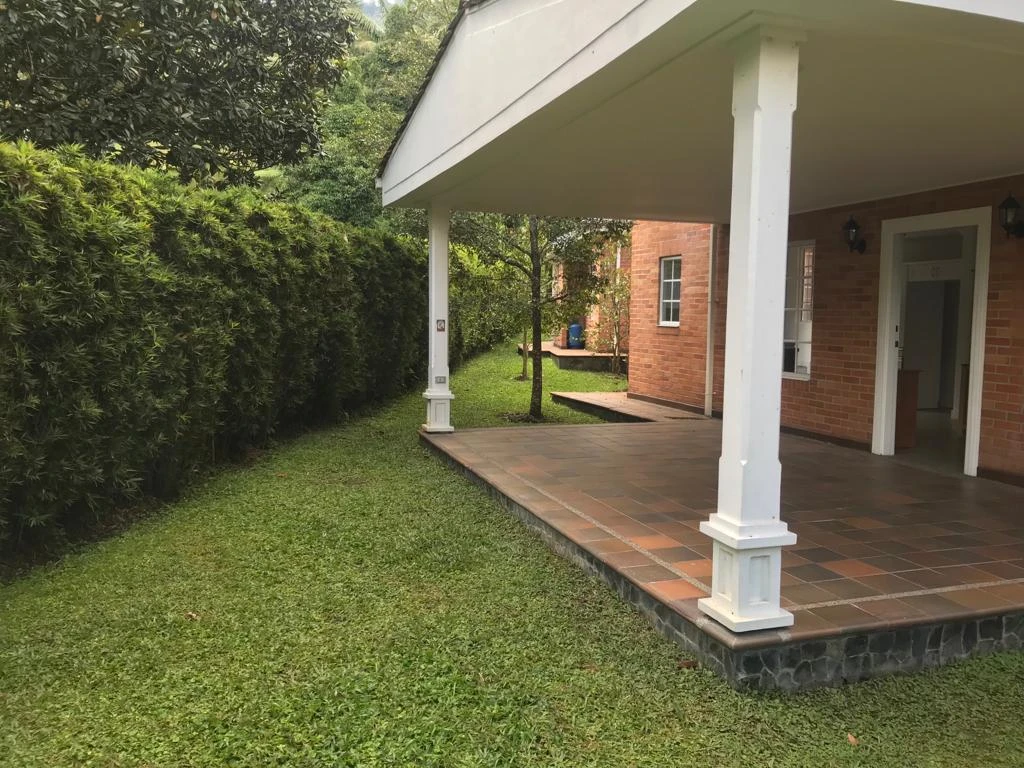 Casa Campestre en Arriendo Loma del Chocho Envigado