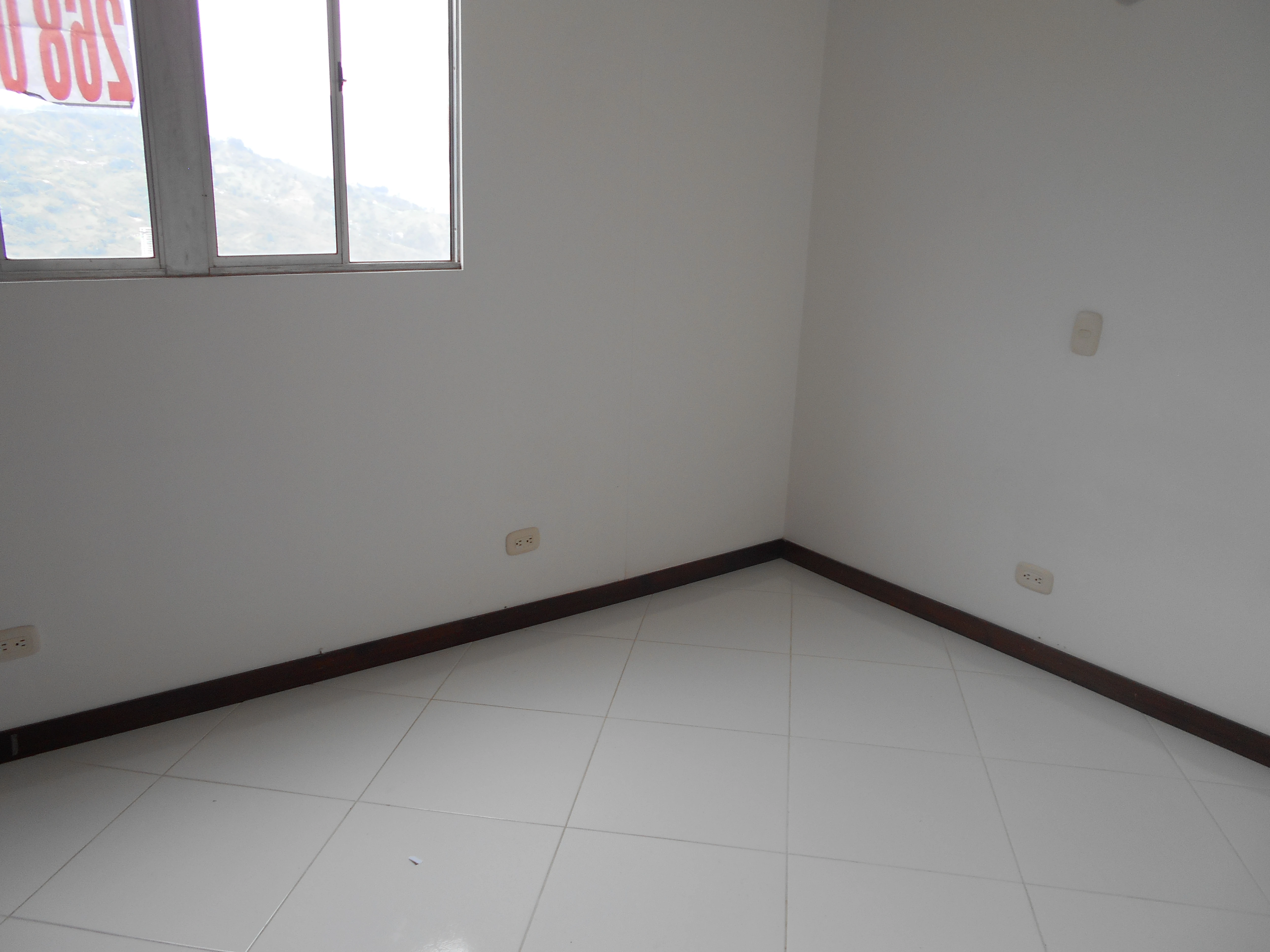 Apartamento en arriendo sector iglesia limonar