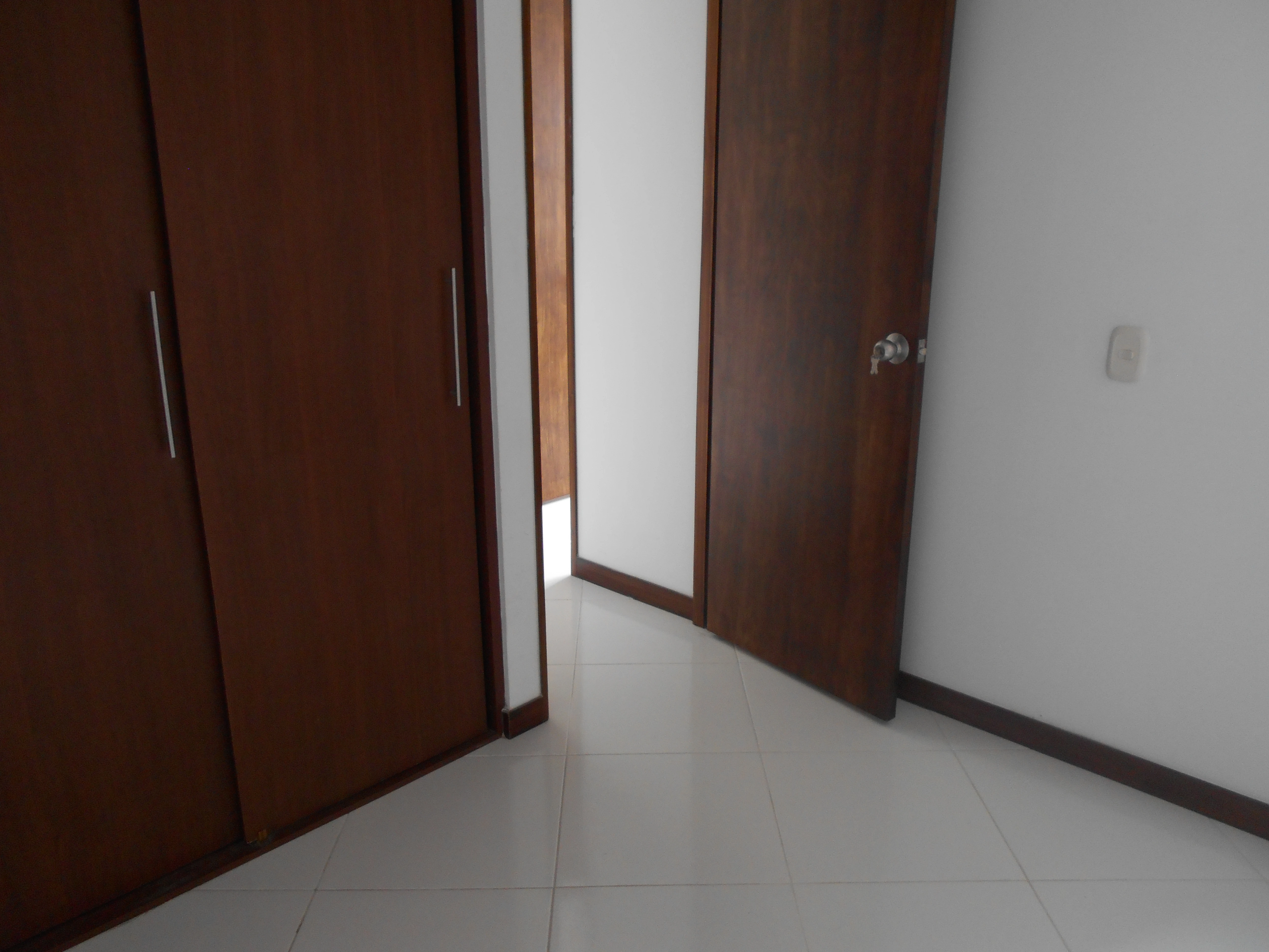 Apartamento en arriendo sector iglesia limonar