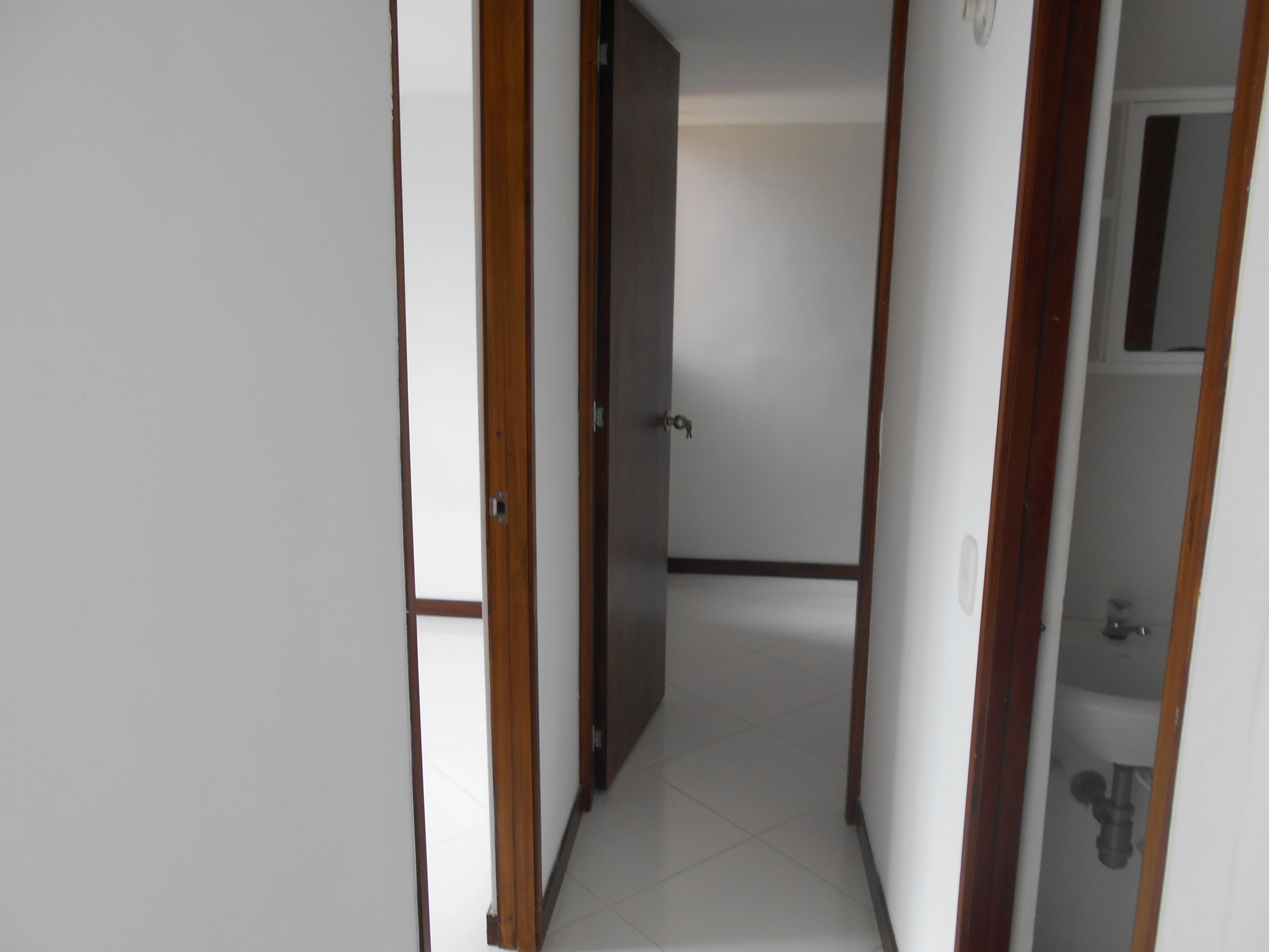 Apartamento en arriendo sector iglesia limonar