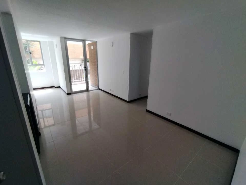 Apartamento en arriendo cerca a la estación madera