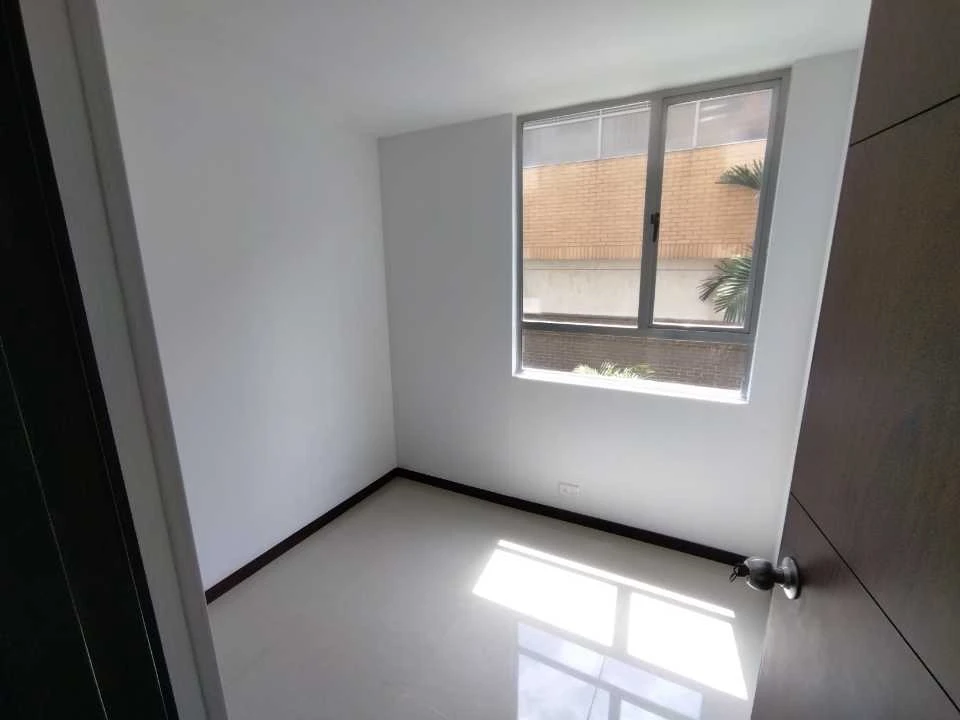 Apartamento en arriendo cerca a la estación madera