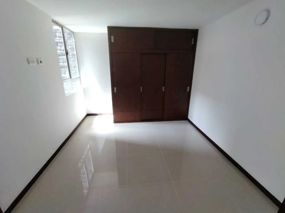 Apartamento en arriendo cerca a la estación madera