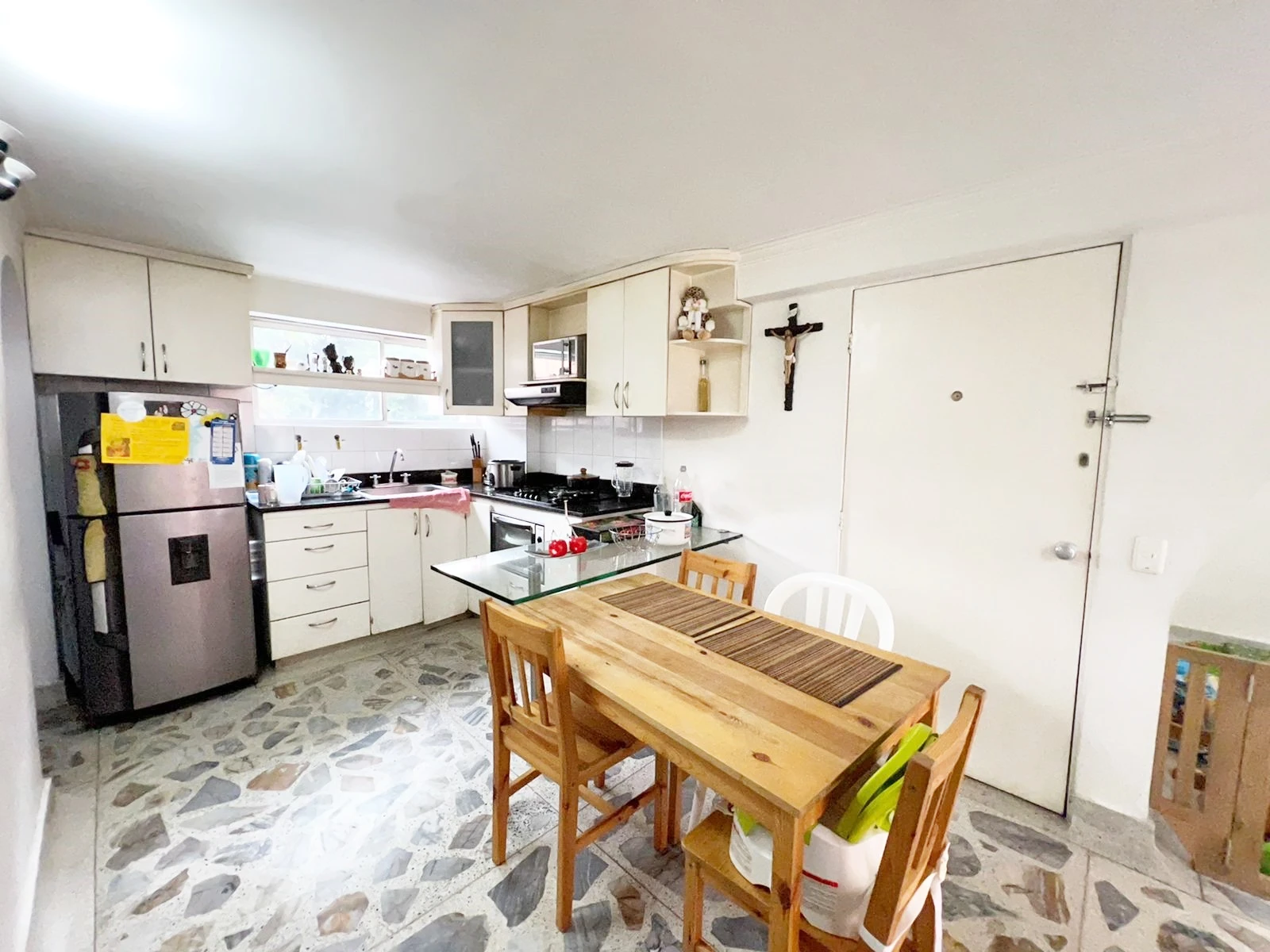 ARRIENDO APARTAMENTO EN CALAZANS