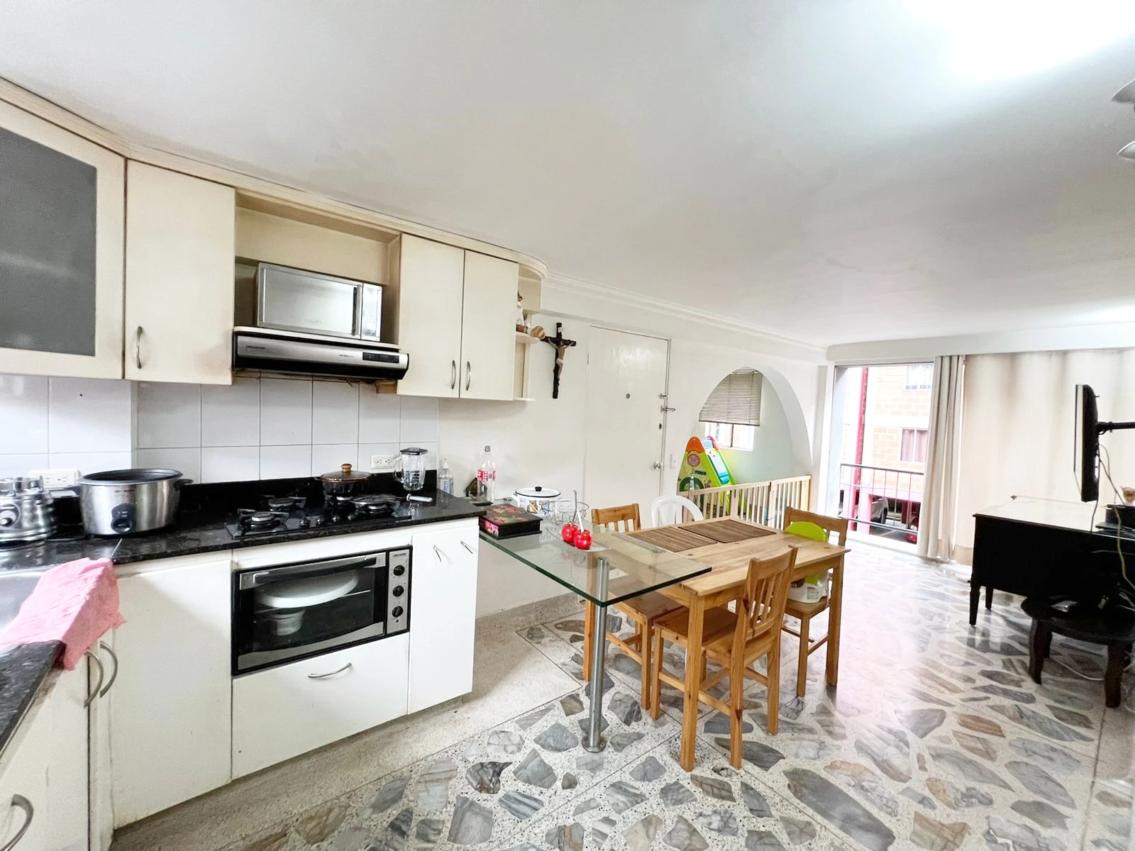 ARRIENDO APARTAMENTO EN CALAZANS