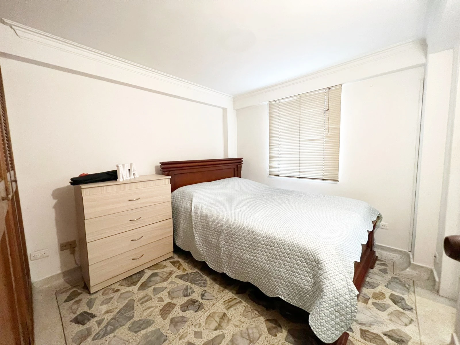 ARRIENDO APARTAMENTO EN CALAZANS