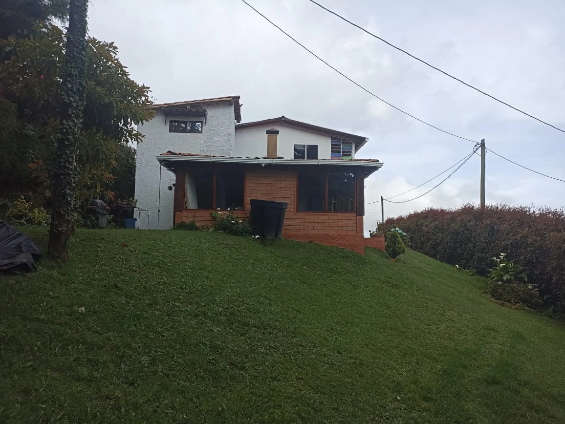 FINCA EN ARRIENDO EN SANTA ELENA 