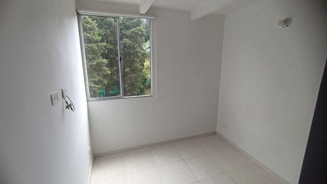 Se arrienda apto en la unidad puerta madera via machado