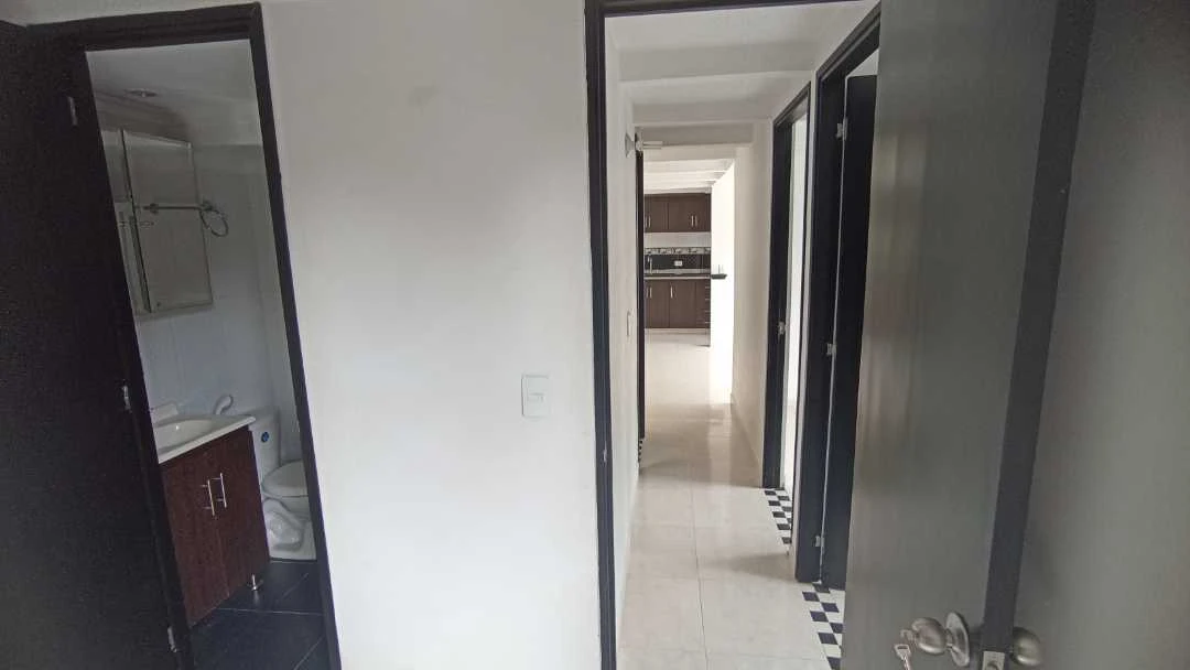 Se arrienda apto en la unidad puerta madera via machado