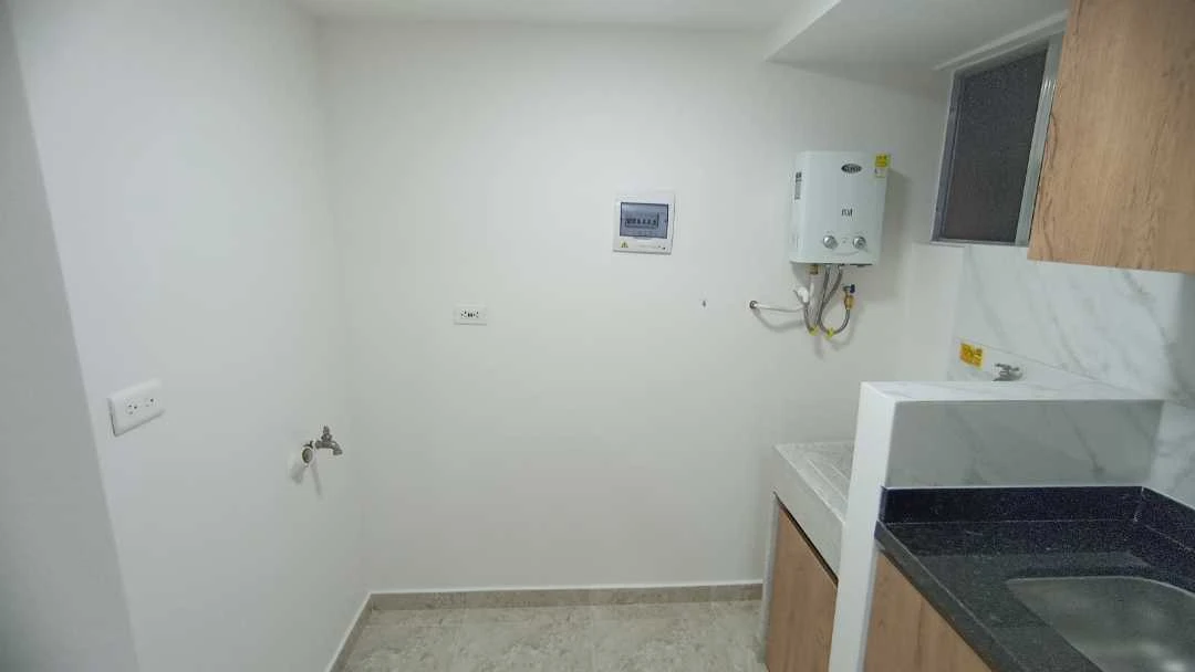 Se arrienda apto en sector madera