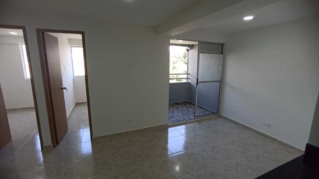 Se arrienda apto en sector madera